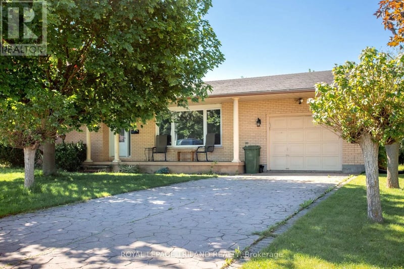 8 Croatia Court, St. Thomas, Ontario, N5R5P6, St. Thomas, Ontario — photo 1 of 5