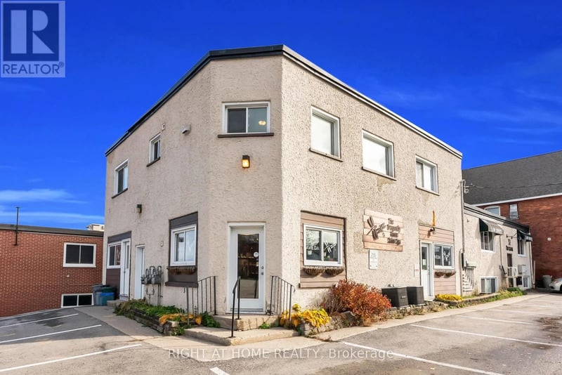 32 Matchedash Street North, Orillia, Ontario, L3V4T5, Orillia, Ontario — photo 1 of 5