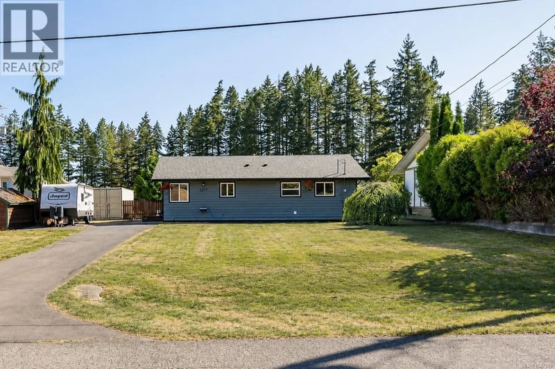1577 Baillie Road, Comox, British Columbia, V9M4C6, Comox, British Columbia — photo 1 of 5