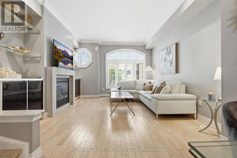 39 Lobo Mews, Toronto (Islington-City Centre West), Ontario, M8Z0B2, Toronto (Islington-City Centre West), Ontario — photo 1 of 5