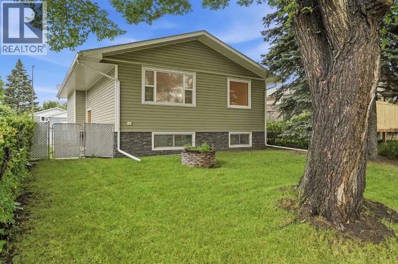 3433 33A Avenue Southeast, Calgary, Alberta, T2B0K5, Calgary, Alberta — photo 1 of 5
