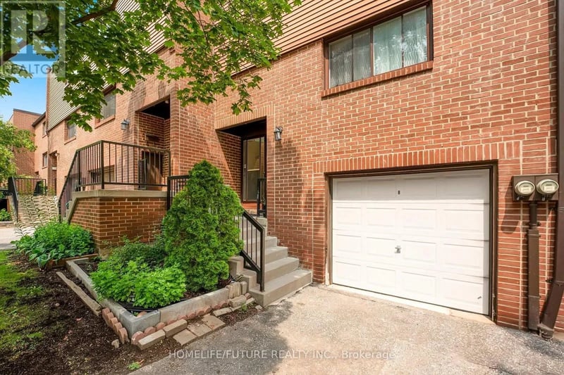 17 Song Meadoway, Toronto (Hillcrest Village), Ontario, M2H2T8, Toronto (Hillcrest Village), Ontario — photo 1 of 5