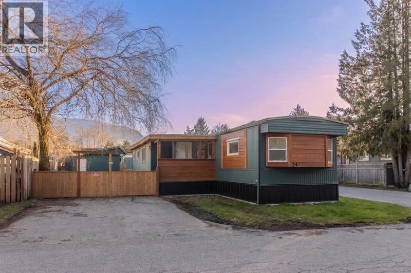 #24 40157 GOVERNMENT Road, Squamish, British Columbia, V8B0N7, Squamish, British Columbia — photo 1 of 5