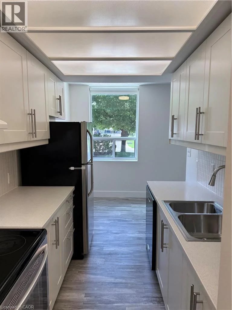 #102 120 DUKE Street, Hamilton, Ontario, L8P4T1, Hamilton, Ontario — photo 1 of 5