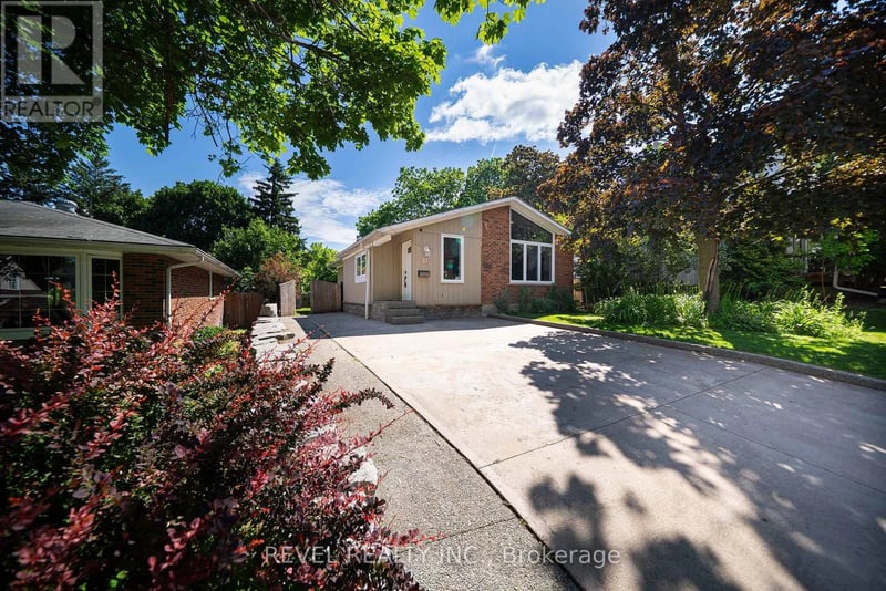 17 Flynn Avenue, Cambridge, Ontario, N3C2T8, Cambridge, Ontario — photo 1 of 5
