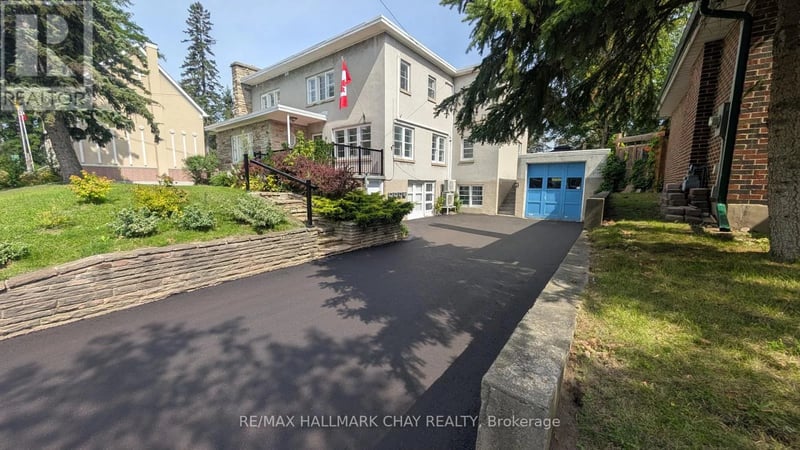 #2 15 Parkside Drive, Barrie (Queen's Park), Ontario, L4N1W7, Barrie (Queen's Park), Ontario — photo 1 of 5