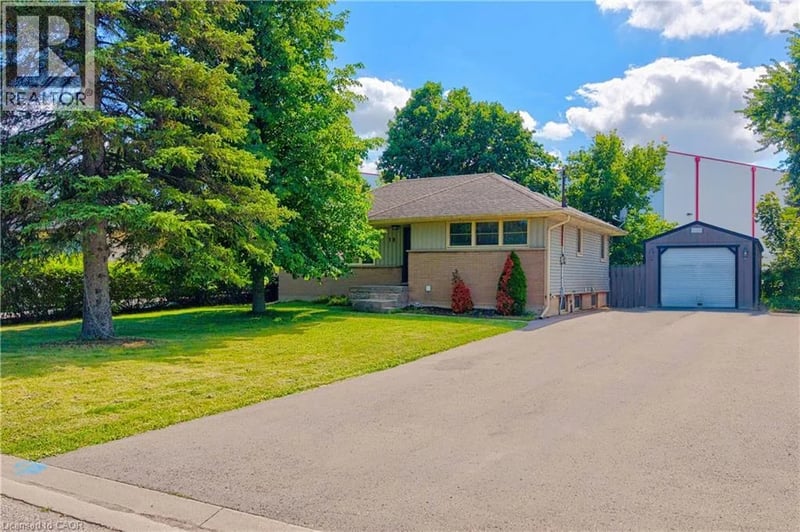 18 WILLOWDALE Street, Brantford, Ontario, N3T5L7, Brantford, Ontario — photo 1 of 5