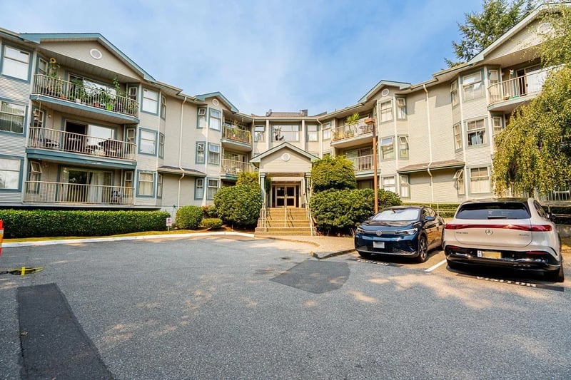#105 10743 139 Street, Surrey, British Columbia, V3T4L8, Surrey, British Columbia — photo 1 of 5