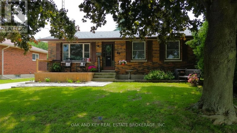 26 Sinclair Avenue, St. Thomas, Ontario, N5R3A8, St. Thomas, Ontario — photo 1 of 5