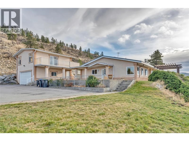 760 Hudson Street, Penticton, British Columbia, V2A8S9, Penticton, British Columbia — photo 1 of 5