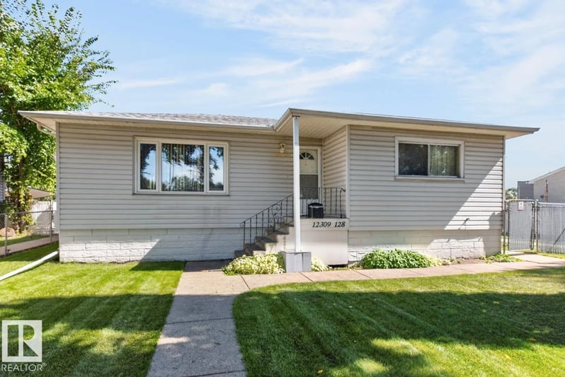 12309 128 ST NW, Edmonton, Alberta, T5L1C6, Edmonton, Alberta — photo 1 of 5