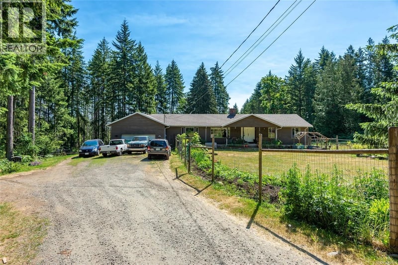 8598 Island Highway North, Black Creek, British Columbia, V9N1H3, Black Creek, British Columbia — photo 1 of 5