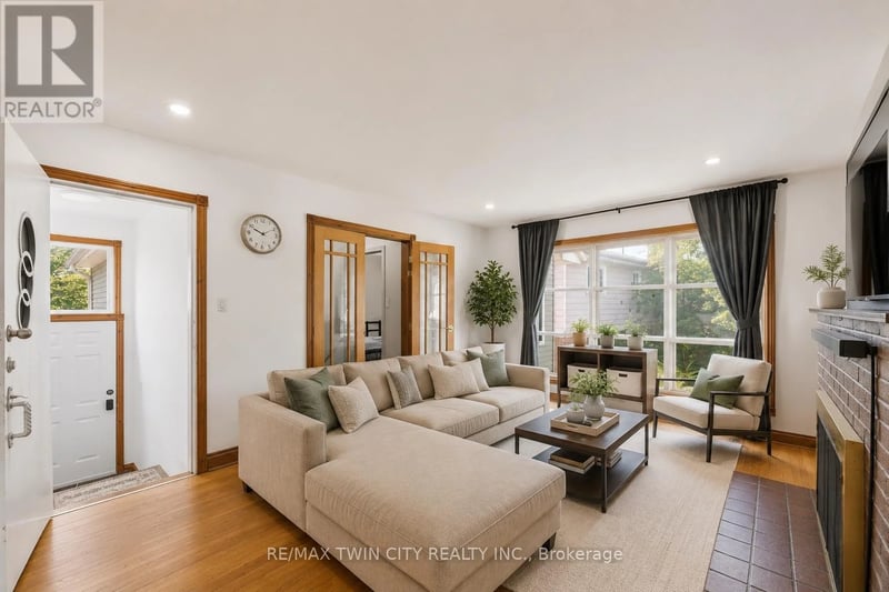 980 Ritson Road North, Oshawa (Centennial), Ontario, L1G6Z5, Oshawa (Centennial), Ontario — photo 1 of 5