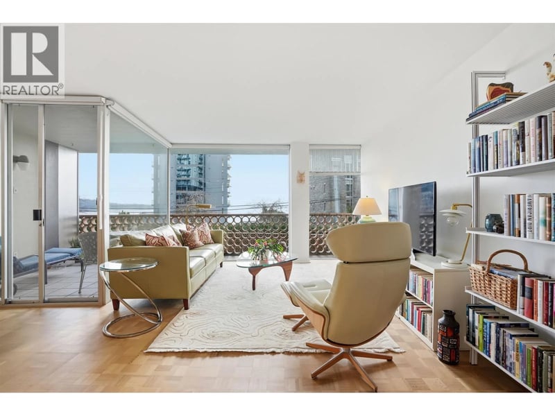 #102 2135 ARGYLE Avenue, West Vancouver, British Columbia, V7V1A5, West Vancouver, British Columbia — photo 1 of 5