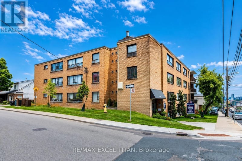 #308 2515 Eglinton Avenue West, Toronto (Keelesdale-Eglinton West), Ontario, M6M1T2, Toronto (Keelesdale-Eglinton West), Ontario — photo 1 of 5