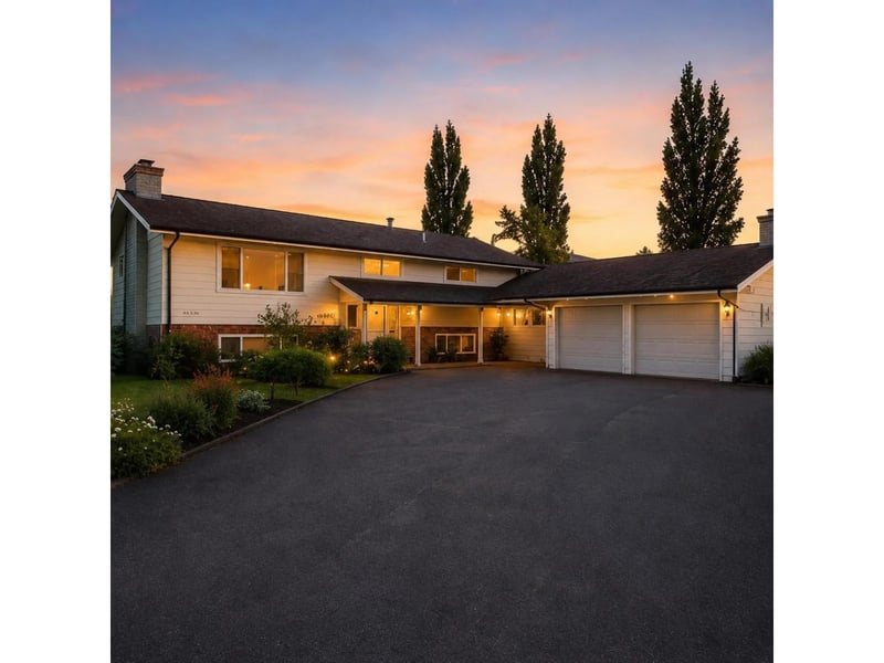 32041 DEBREEN Crescent, Abbotsford, British Columbia, V2T1H1, Abbotsford, British Columbia — photo 1 of 5