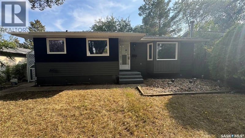 61 Bannister AVENUE, Regina, Saskatchewan, S4R5K8, Regina, Saskatchewan — photo 1 of 5
