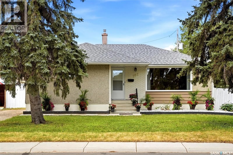 202 McCannel STREET, Regina, Saskatchewan, S4R3V1, Regina, Saskatchewan — photo 1 of 5