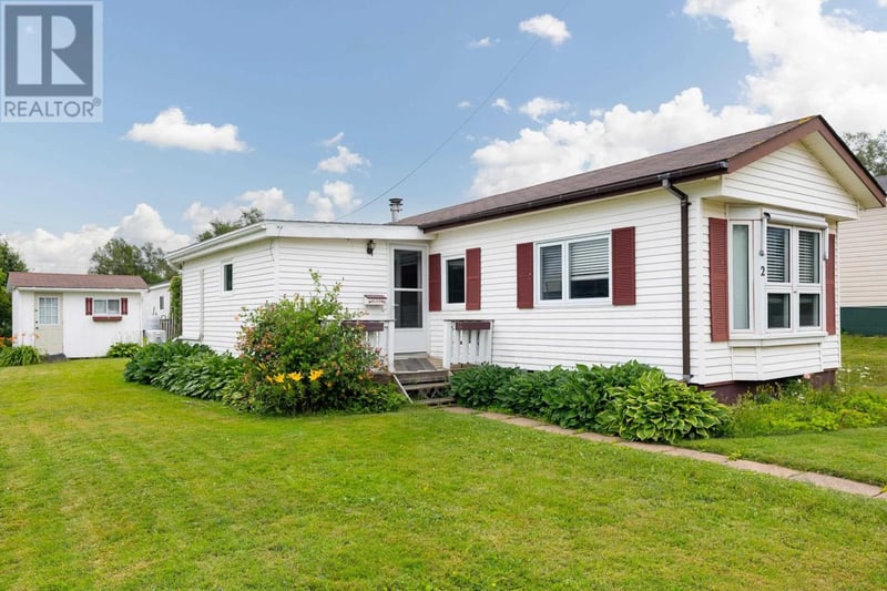 2 Selkirk Avenue, Cornwall, Prince Edward Island, C0A1H0, Cornwall, Prince Edward Island — photo 1 of 5