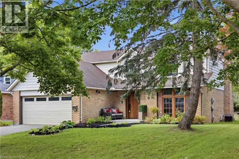 416 CLAIRBROOK Crescent, Waterloo, Ontario, N2L5V7, Waterloo, Ontario — photo 1 of 5
