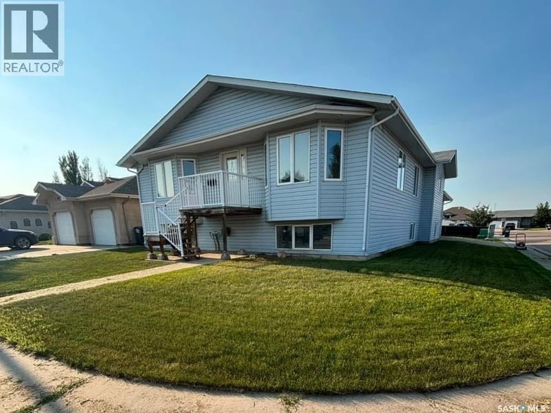 851 Carr TERRACE, Saskatoon, Saskatchewan, S7S1L9, Saskatoon, Saskatchewan — photo 1 of 5