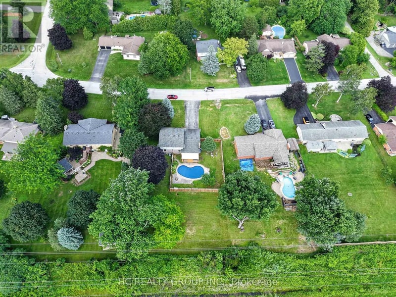 22 Fireside Drive, Hamilton (Freelton), Ontario, L8N2Z7, Hamilton (Freelton), Ontario — photo 1 of 5