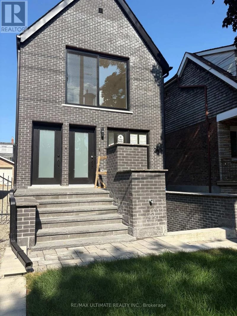 #Lower 249 Silverthorn Avenue, Toronto (Weston-Pellam Park), Ontario, M6N3K2, Toronto (Weston-Pellam Park), Ontario — photo 1 of 5