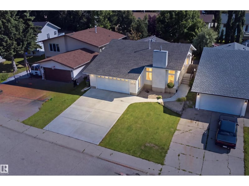 3515 20 Ave NW, Edmonton, Alberta, T6L3E2, Edmonton, Alberta — photo 1 of 5