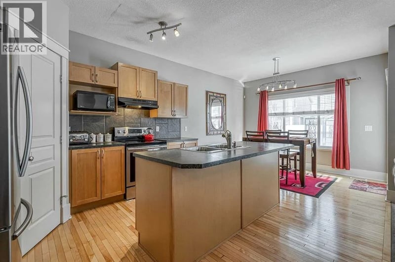 177 Cougartown Circle Southwest, Calgary, Alberta, T3H0A3, Calgary, Alberta — photo 1 of 5
