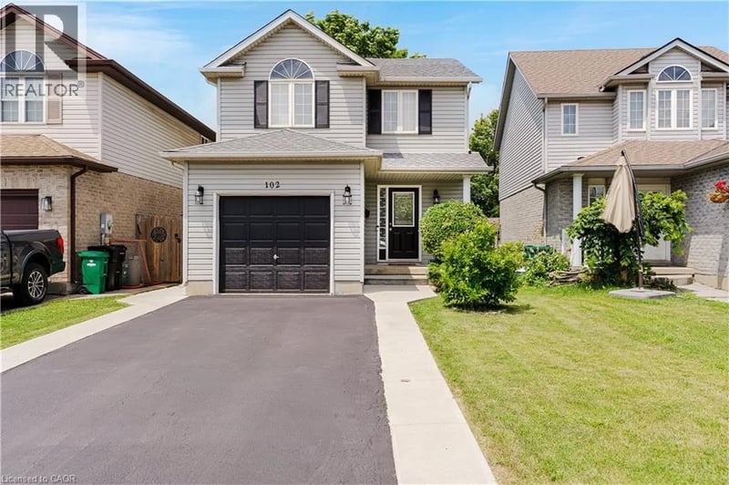 102 CHATEAU Crescent, Cambridge, Ontario, N3H5S3, Cambridge, Ontario — photo 1 of 5