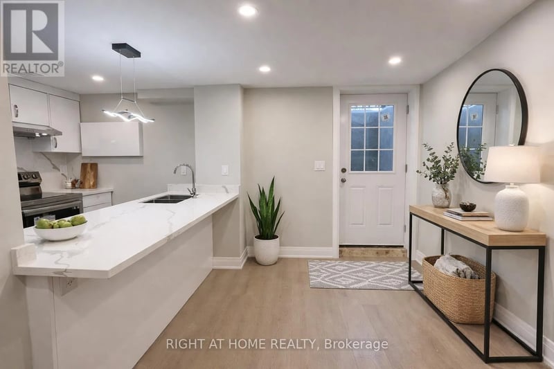 #Lower 3551 Autumnleaf Crescent, Mississauga (Erin Mills), Ontario, L5L1K6, Mississauga (Erin Mills), Ontario — photo 1 of 5