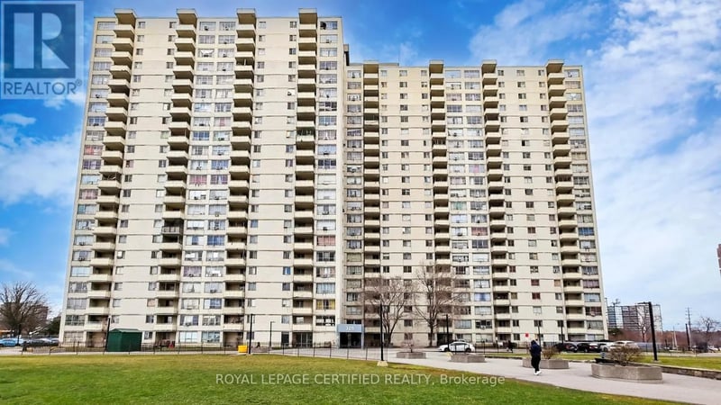 #304 320 Dixon Road, Toronto (Kingsview Village-The Westway), Ontario, M9R1S8, Toronto (Kingsview Village-The Westway), Ontario — photo 1 of 5