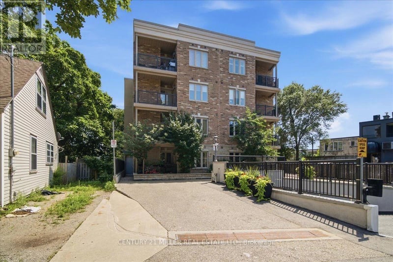 #102 70 Stewart Street, Oakville (CO Central), Ontario, L6K1X5, Oakville (CO Central), Ontario — photo 1 of 5