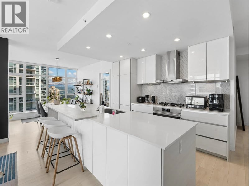 #1807 6098 STATION Street, Burnaby, British Columbia, V5H0H4, Burnaby, British Columbia — photo 1 of 5