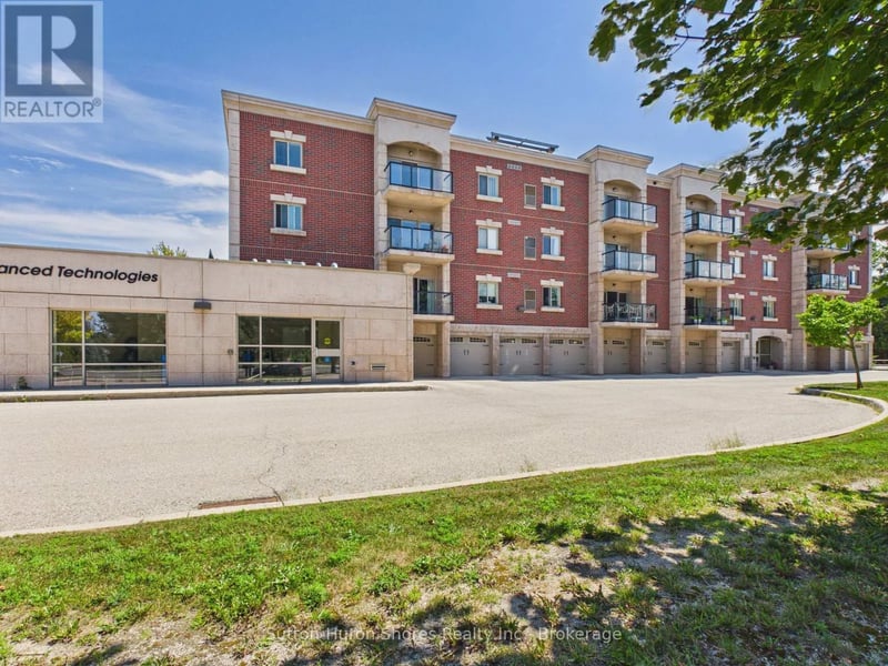 #402 221 Adelaide Street, Saugeen Shores, Ontario, N0H2L0, Saugeen Shores, Ontario — photo 1 of 5