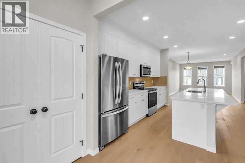 249 Aquila Drive Northwest, Calgary, Alberta, T3R1Y6, Calgary, Alberta — photo 1 of 5