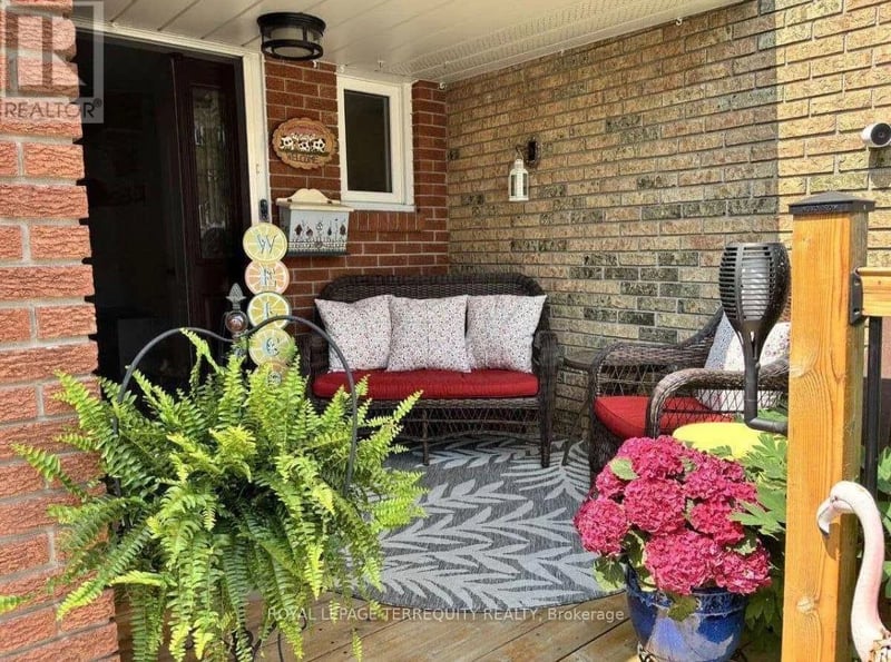 72 Carisbrooke Court, Brampton (Central Park), Ontario, L6S3K1, Brampton (Central Park), Ontario — photo 1 of 5