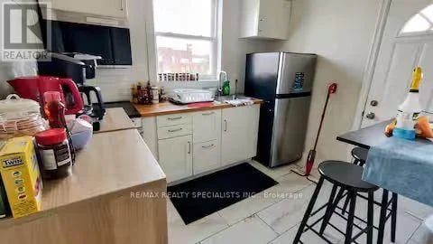 #Apt 2 1064 Barton Street, Hamilton (Crown Point), Ontario, L8L3E5, Hamilton (Crown Point), Ontario — photo 1 of 5