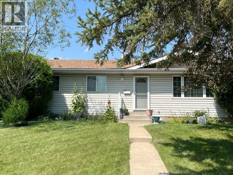 352 Malvern Close Northeast, Calgary, Alberta, T2A4W7, Calgary, Alberta — photo 1 of 5