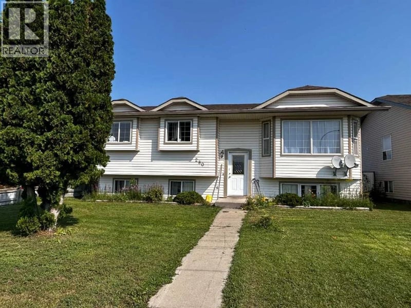 280 Upland Avenue West, Brooks, Alberta, T1R1K1, Brooks, Alberta — photo 1 of 5