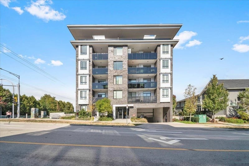 #401 13623 81A Avenue, Surrey, British Columbia, V3W3N7, Surrey, British Columbia — photo 1 of 5