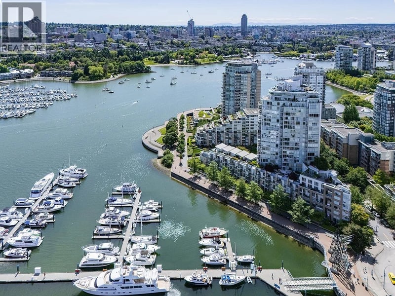 #502 1067 MARINASIDE Crescent, Vancouver, British Columbia, V6Z3A4, Vancouver, British Columbia — photo 1 of 5