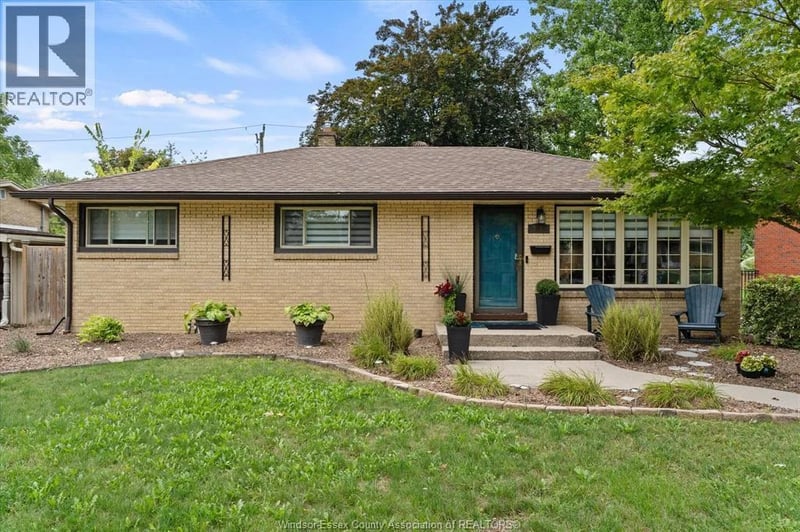 3425 Roxborough Boulevard, Windsor, Ontario, N9E2Z9, Windsor, Ontario — photo 1 of 5