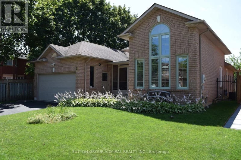 51 Daines Drive, Whitby (Rolling Acres), Ontario, L1R2E8, Whitby (Rolling Acres), Ontario — photo 1 of 5