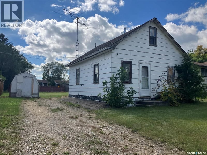 710 9th AVENUE W, Nipawin, Saskatchewan, S0E1E0, Nipawin, Saskatchewan — photo 1 of 5