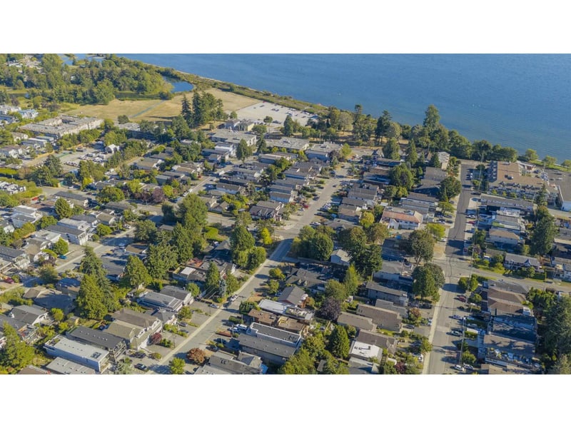 942 LEE Street, White Rock, British Columbia, V4B4N8, White Rock, British Columbia — photo 1 of 5