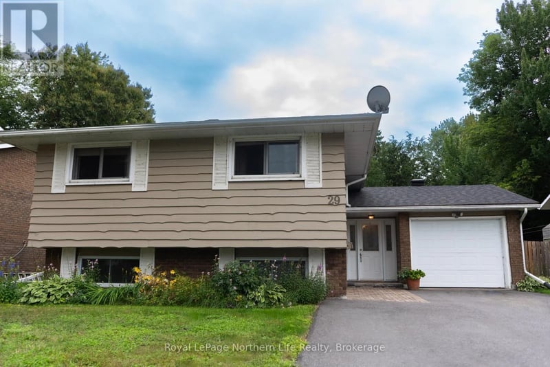 29 Shore Acres Boulevard, North Bay (Ferris), Ontario, P1A1B7, North Bay (Ferris), Ontario — photo 1 of 5