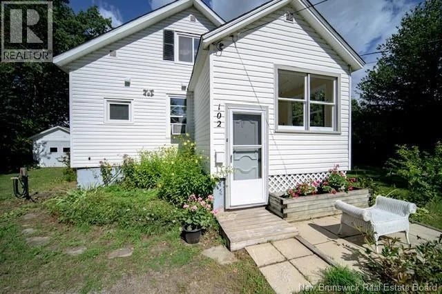 102 Claremont Drive, Fredericton, New Brunswick, E3A1E8, Fredericton, New Brunswick — photo 1 of 5
