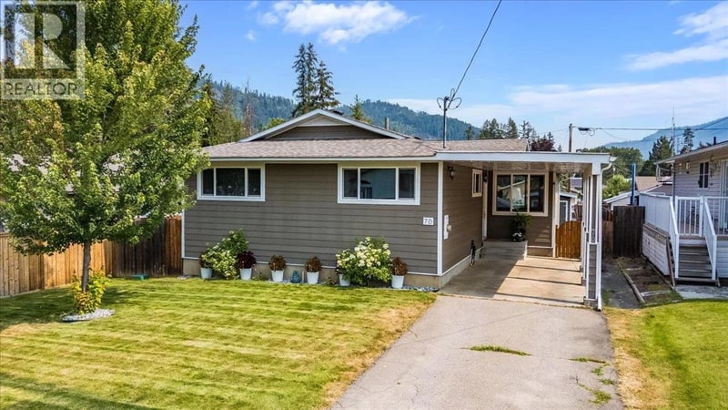 70 WALNUT Avenue, Fruitvale, British Columbia, V0G1L0, Fruitvale, British Columbia — photo 1 of 5