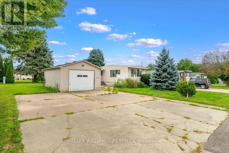 8 Stewart Street, Strathroy-Caradoc (SE), Ontario, N7G3K8, Strathroy-Caradoc (SE), Ontario — photo 1 of 5